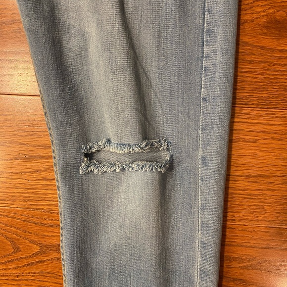 Forever 21 Ripped Skinny Jeans - Picture 4 of 9